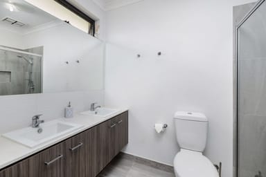 Property 32 Greenfields Boulevard, Romsey VIC 3434 IMAGE 0