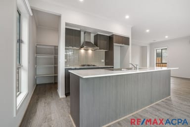 Property 32 Roundhay Crescent, Point Cook VIC 3030 IMAGE 0