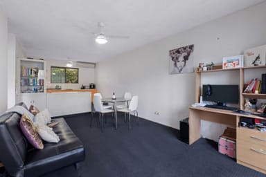 Property 2/552 Sandgate Rd, CLAYFIELD QLD 4011 IMAGE 0