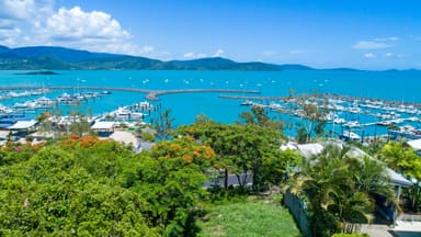 Property 31 Airlie Crescent, AIRLIE BEACH QLD 4802 IMAGE 0